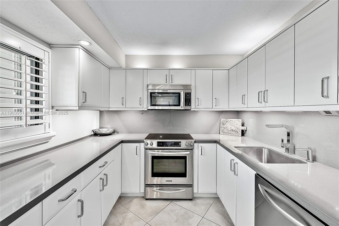 Active With Contract: $650,000 (2 beds, 2 baths, 1170 Square Feet)