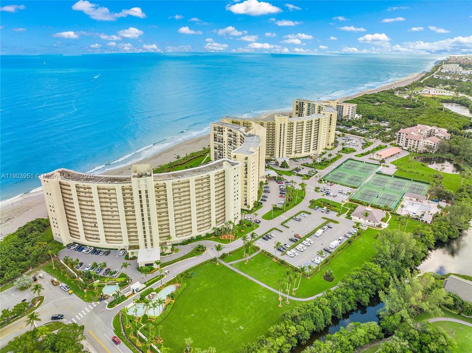 Active With Contract: $650,000 (2 beds, 2 baths, 1170 Square Feet)