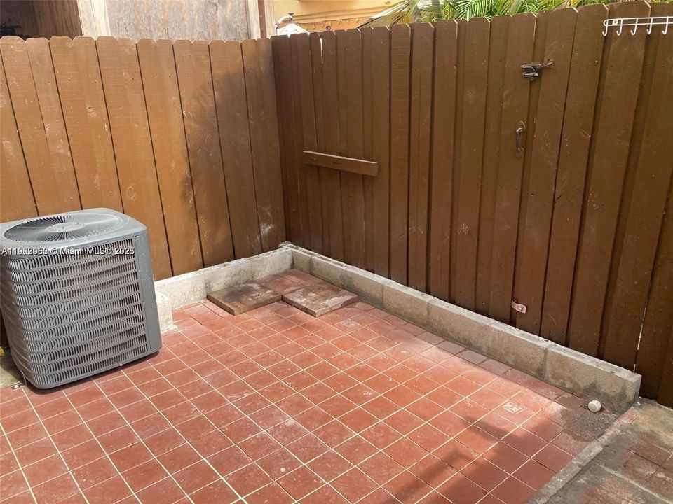 最近租的: $2,000 (1 贝兹, 1 浴室, 624 平方英尺)