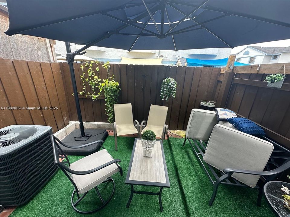 最近租的: $2,000 (1 贝兹, 1 浴室, 624 平方英尺)