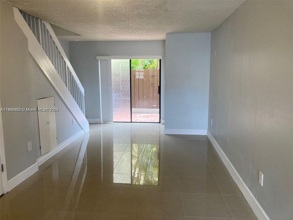 最近租的: $2,000 (1 贝兹, 1 浴室, 624 平方英尺)