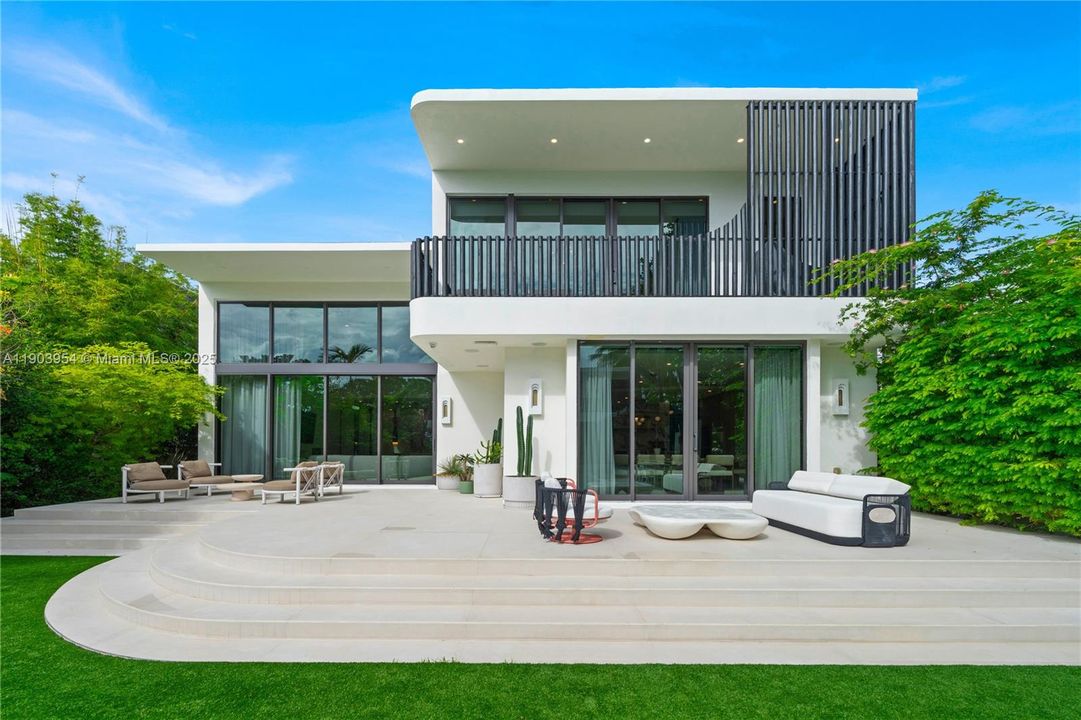 For Sale: $26,500,000 (8 beds, 8 baths, 7428 Square Feet)