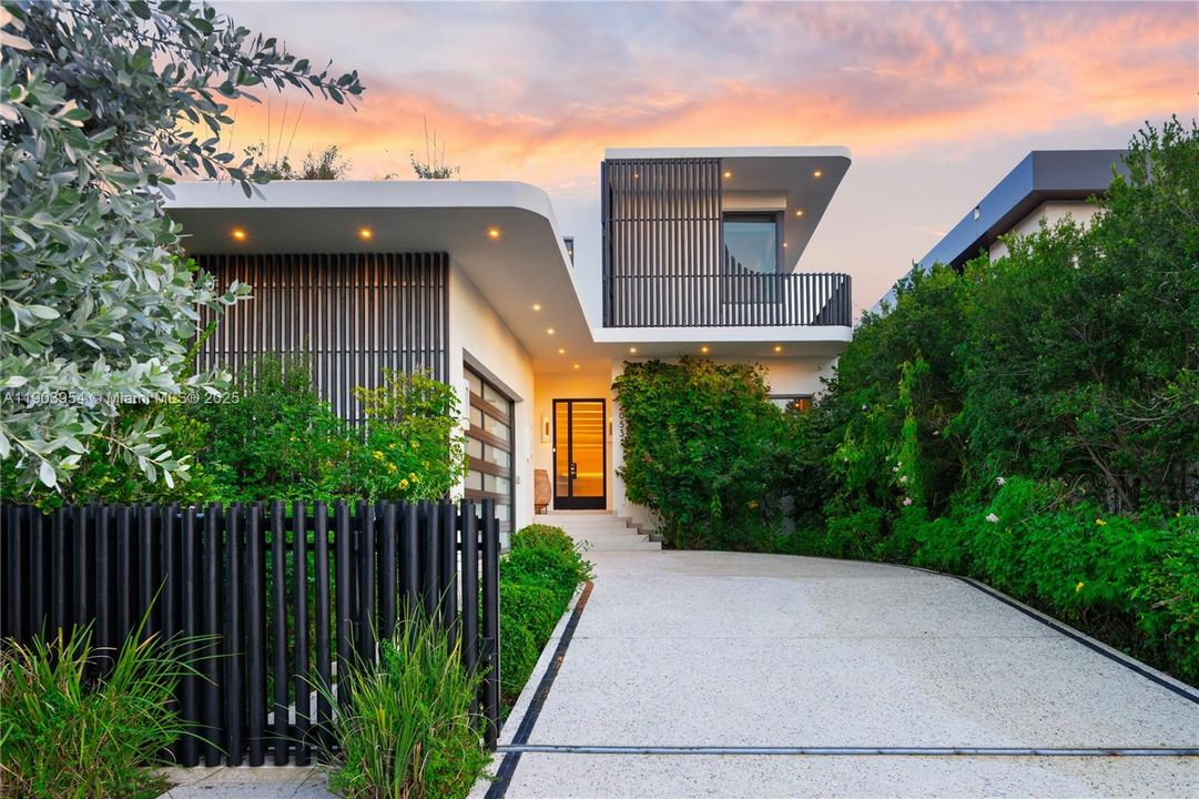 For Sale: $26,500,000 (8 beds, 8 baths, 7428 Square Feet)