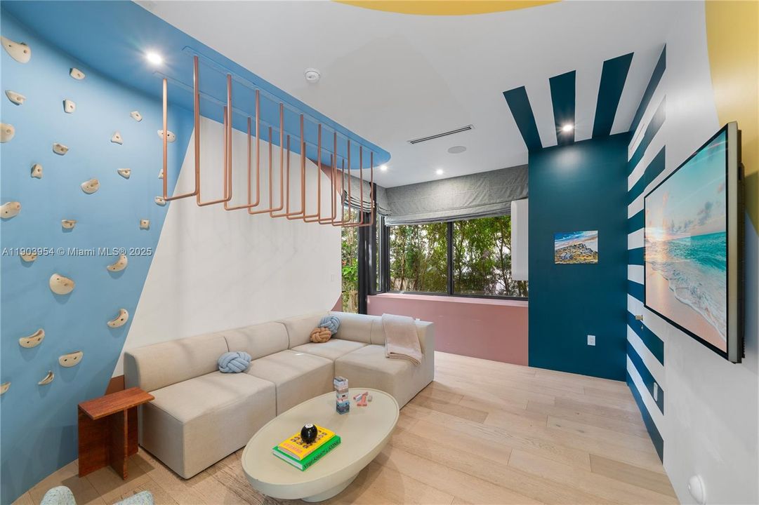 For Sale: $26,500,000 (8 beds, 8 baths, 7428 Square Feet)