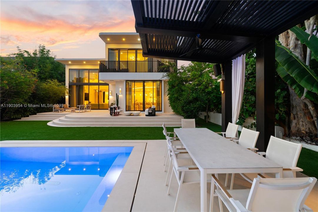 For Sale: $26,500,000 (8 beds, 8 baths, 7428 Square Feet)