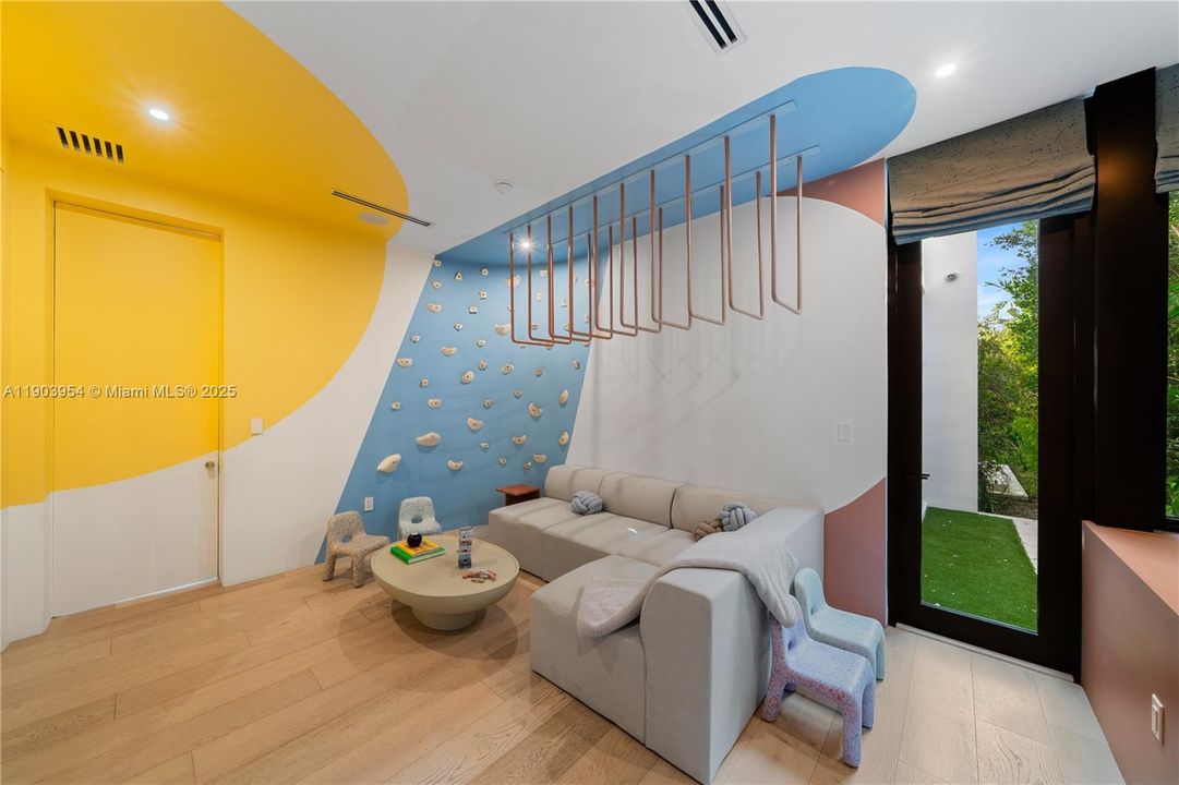 For Sale: $26,500,000 (8 beds, 8 baths, 7428 Square Feet)