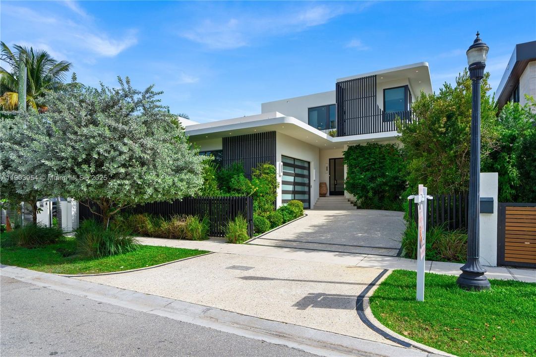 For Sale: $26,500,000 (8 beds, 8 baths, 7428 Square Feet)