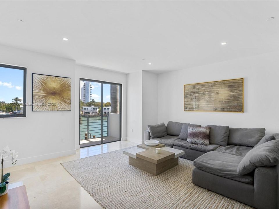 For Rent: $9,925 (4 beds, 4 baths, 2682 Square Feet)