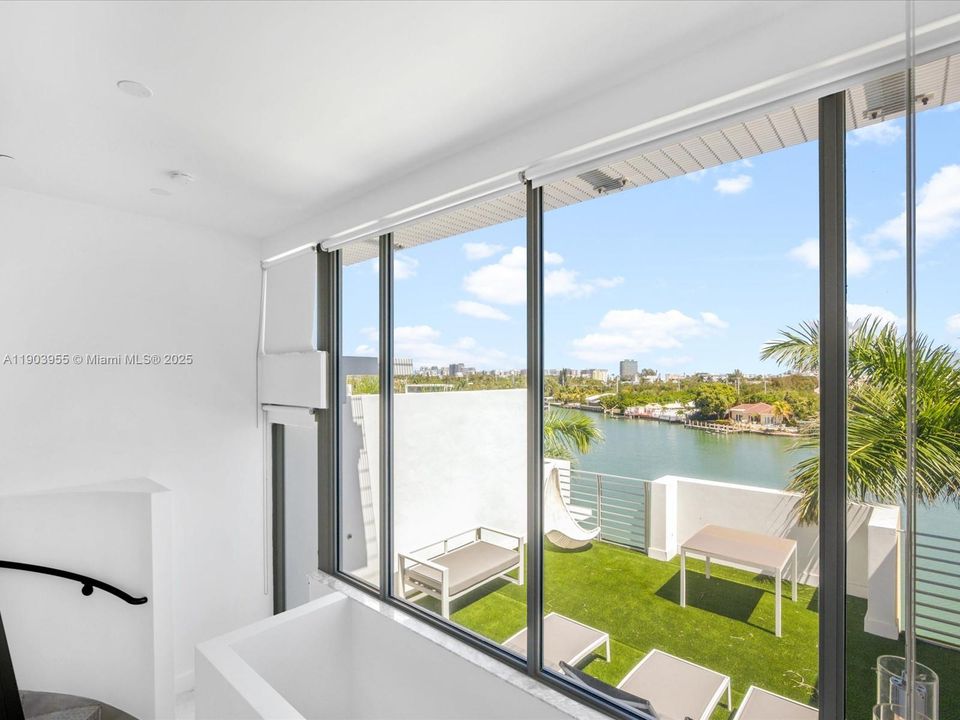 For Rent: $9,925 (4 beds, 4 baths, 2682 Square Feet)