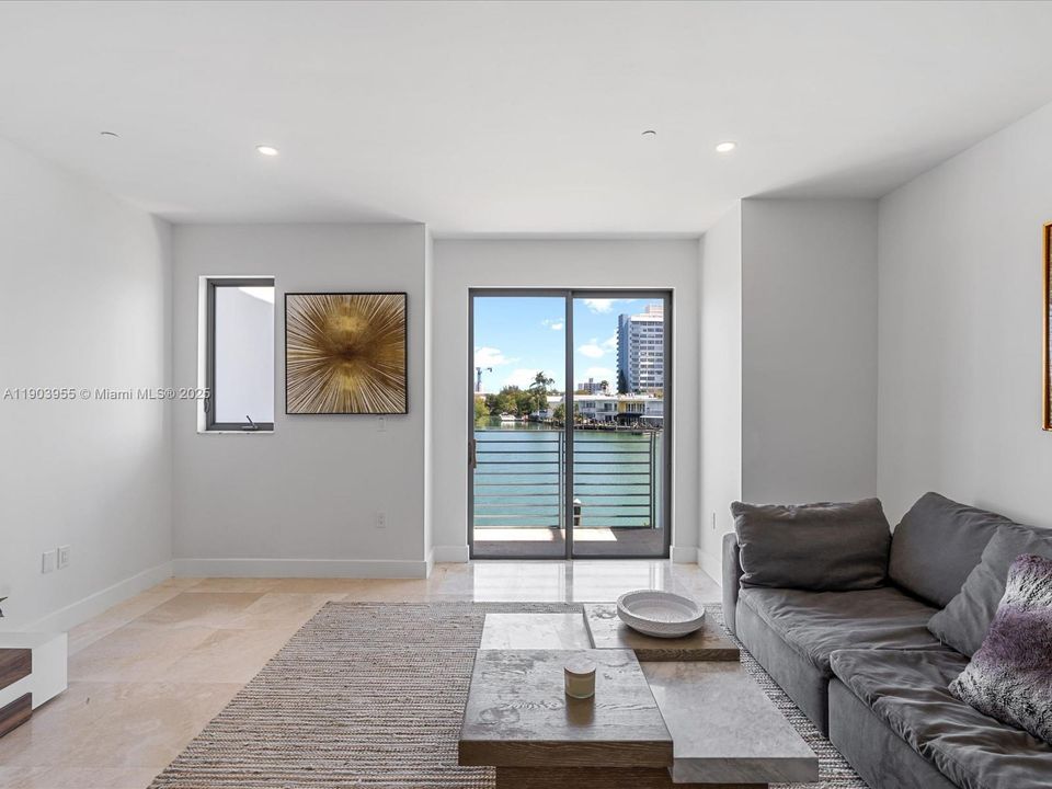 For Rent: $9,925 (4 beds, 4 baths, 2682 Square Feet)