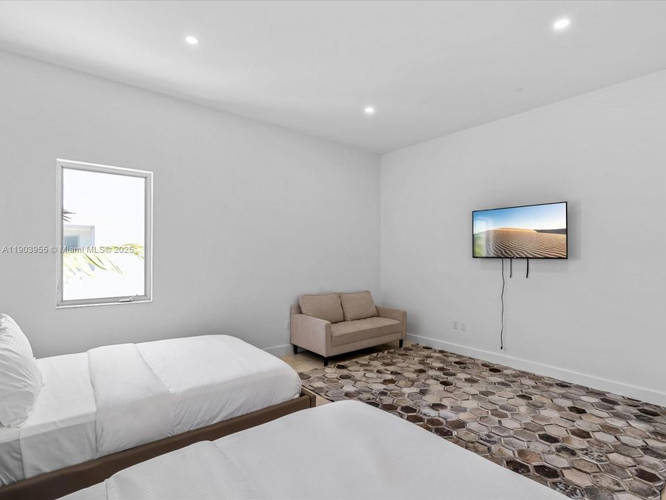 For Rent: $9,925 (4 beds, 4 baths, 2682 Square Feet)