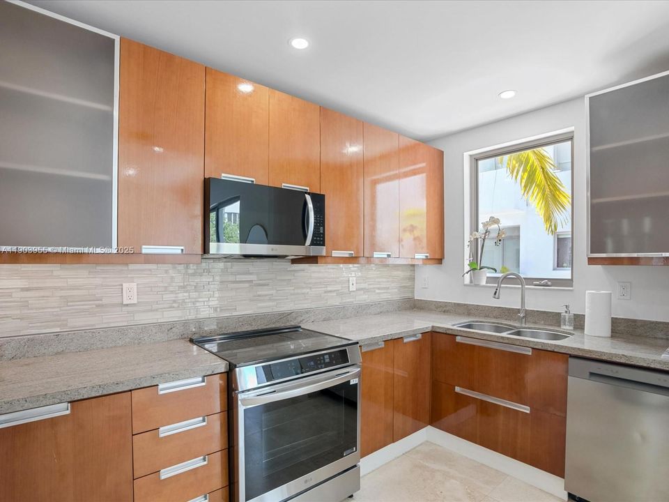 For Rent: $9,925 (4 beds, 4 baths, 2682 Square Feet)