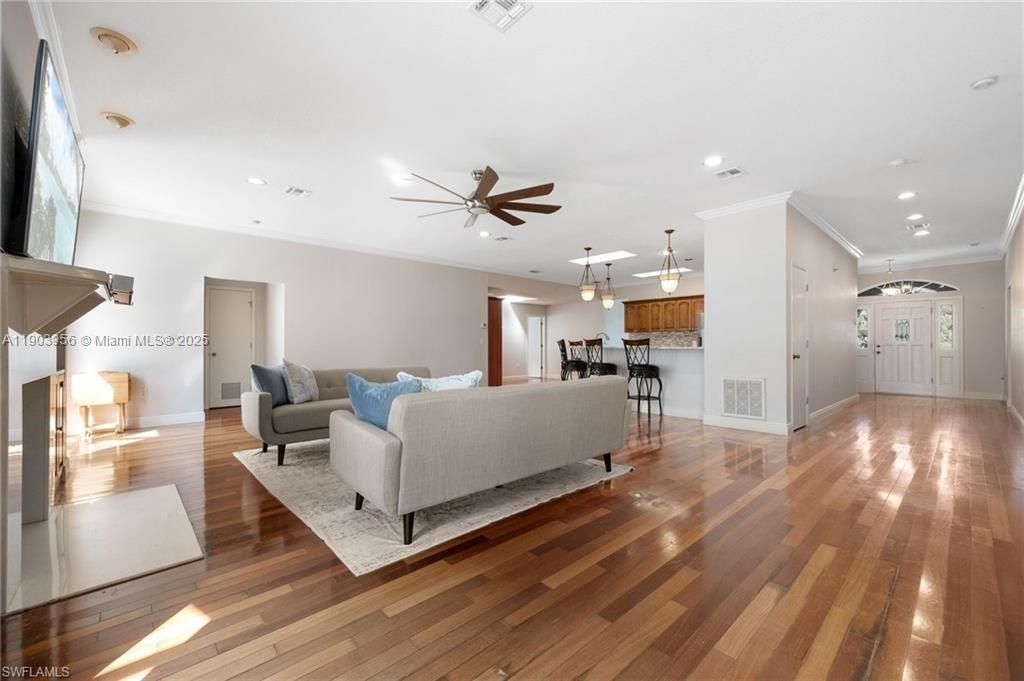 En Venta: $749,900 (3 camas, 3 baños, 0 Pies cuadrados)