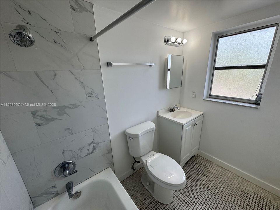 最近租的: $1,800 (1 贝兹, 1 浴室, 850 平方英尺)