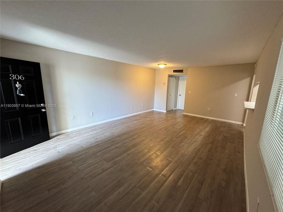 最近租的: $1,800 (1 贝兹, 1 浴室, 850 平方英尺)