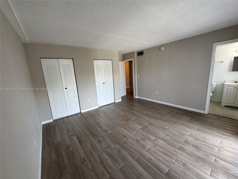 最近租的: $1,800 (1 贝兹, 1 浴室, 850 平方英尺)