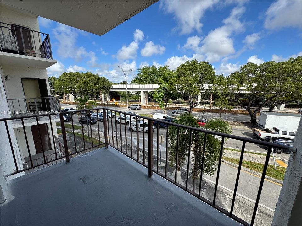 最近租的: $1,800 (1 贝兹, 1 浴室, 850 平方英尺)