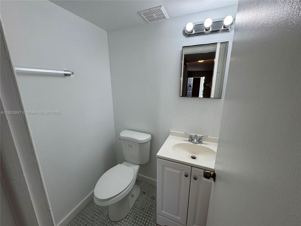 最近租的: $1,800 (1 贝兹, 1 浴室, 850 平方英尺)