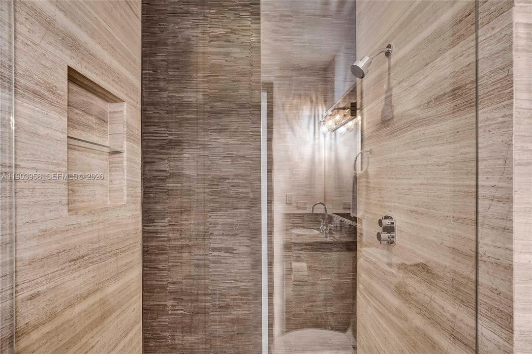 En Renta: $37,900 (4 camas, 6 baños, 4609 Pies cuadrados)