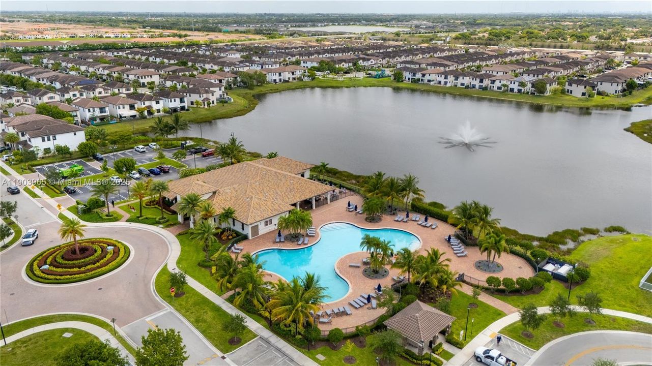 For Sale: $469,000 (3 beds, 2 baths, 1545 Square Feet)