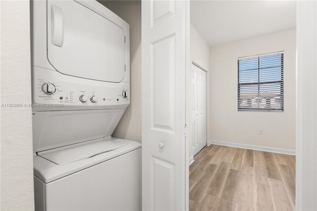 For Sale: $469,000 (3 beds, 2 baths, 1545 Square Feet)