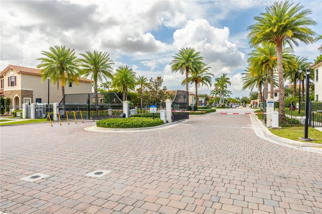 For Sale: $469,000 (3 beds, 2 baths, 1545 Square Feet)