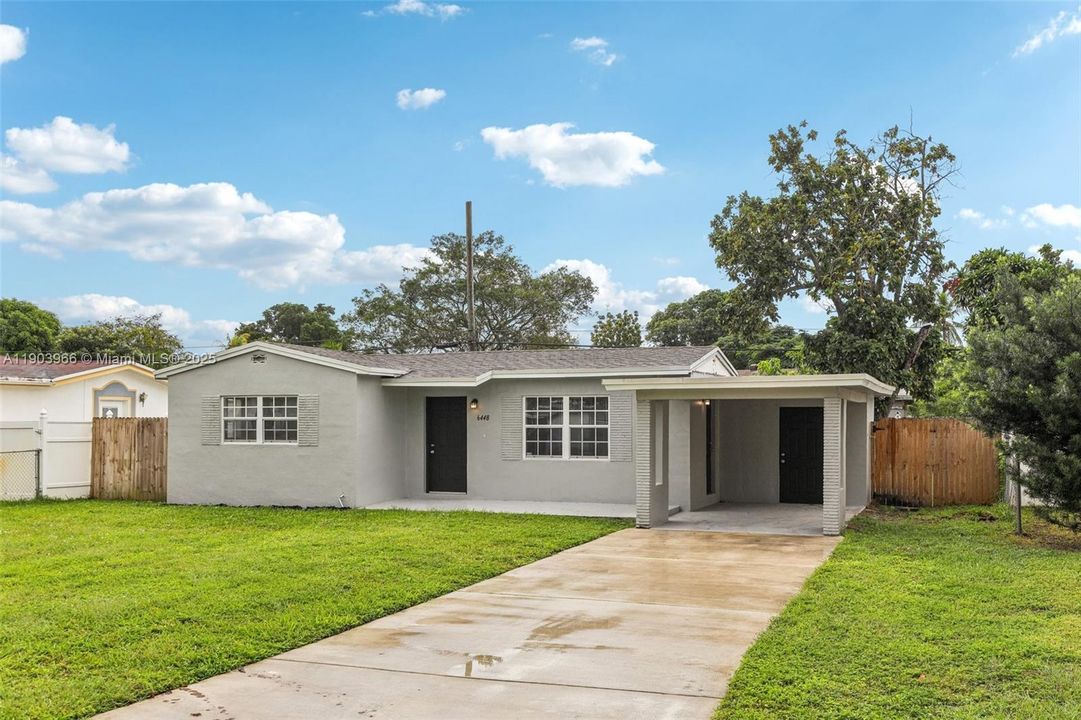 合同活跃: $389,900 (2 贝兹, 1 浴室, 920 平方英尺)