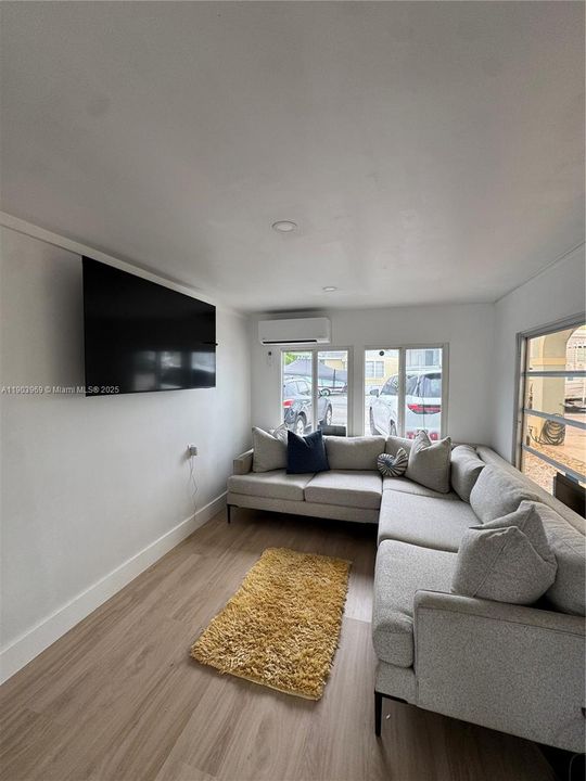 В аренду: $2,700 (2 спален, 1 ванн, 466 Квадратных фут)