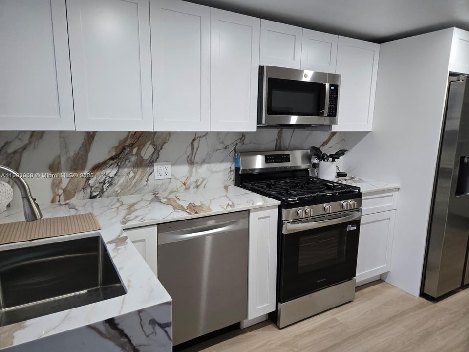 В аренду: $2,700 (2 спален, 1 ванн, 466 Квадратных фут)