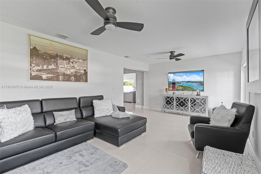 待售: $859,000 (3 贝兹, 3 浴室, 0 平方英尺)