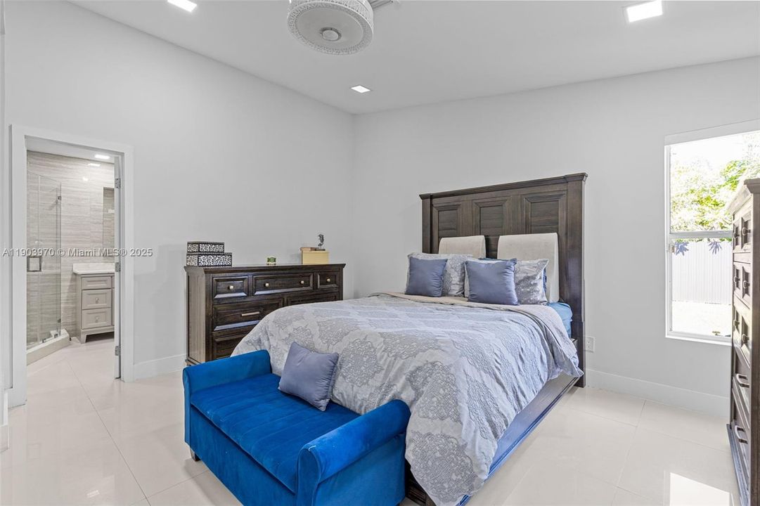 待售: $859,000 (3 贝兹, 3 浴室, 0 平方英尺)