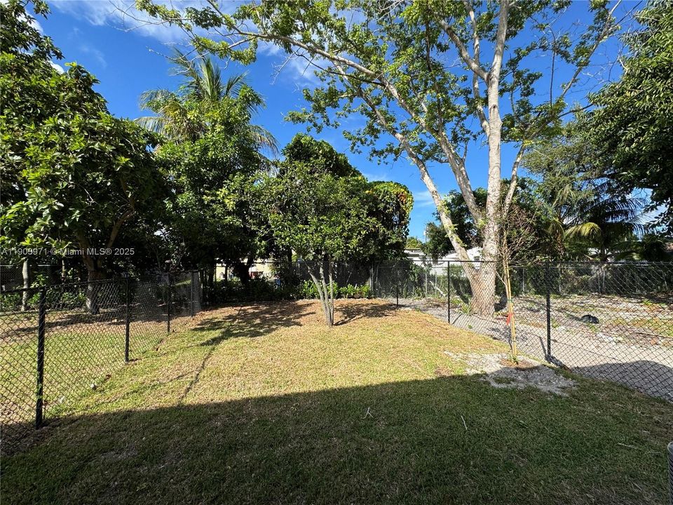 For Rent: $3,250 (3 beds, 2 baths, 1200 Square Feet)