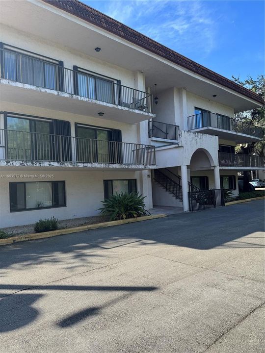 Recently Rented: $2,100 (2 beds, 2 baths, 1100 Square Feet)