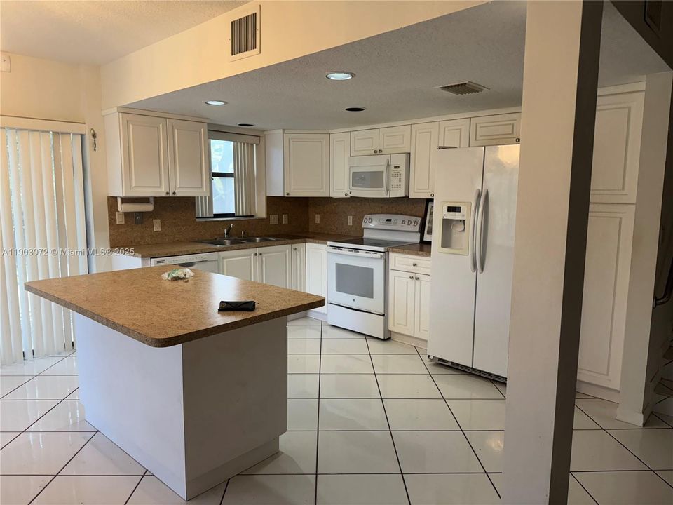 Recently Rented: $2,100 (2 beds, 2 baths, 1100 Square Feet)