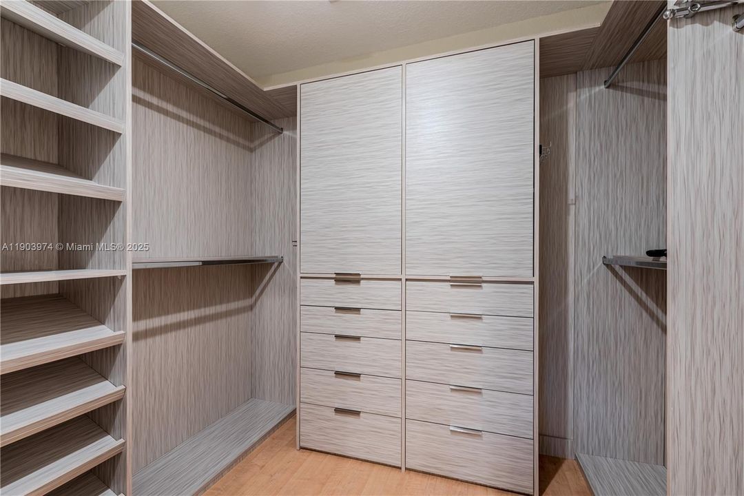 В аренду: $3,850 (2 спален, 2 ванн, 1748 Квадратных фут)