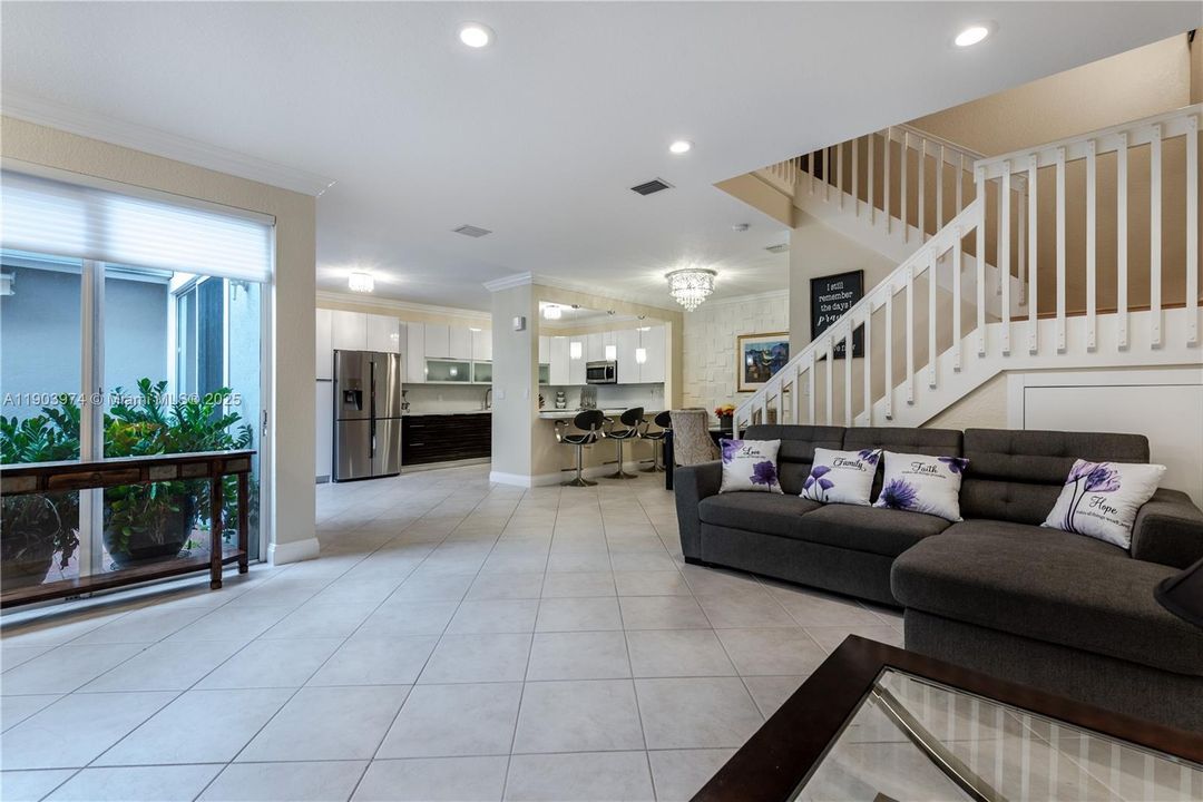 В аренду: $3,850 (2 спален, 2 ванн, 1748 Квадратных фут)