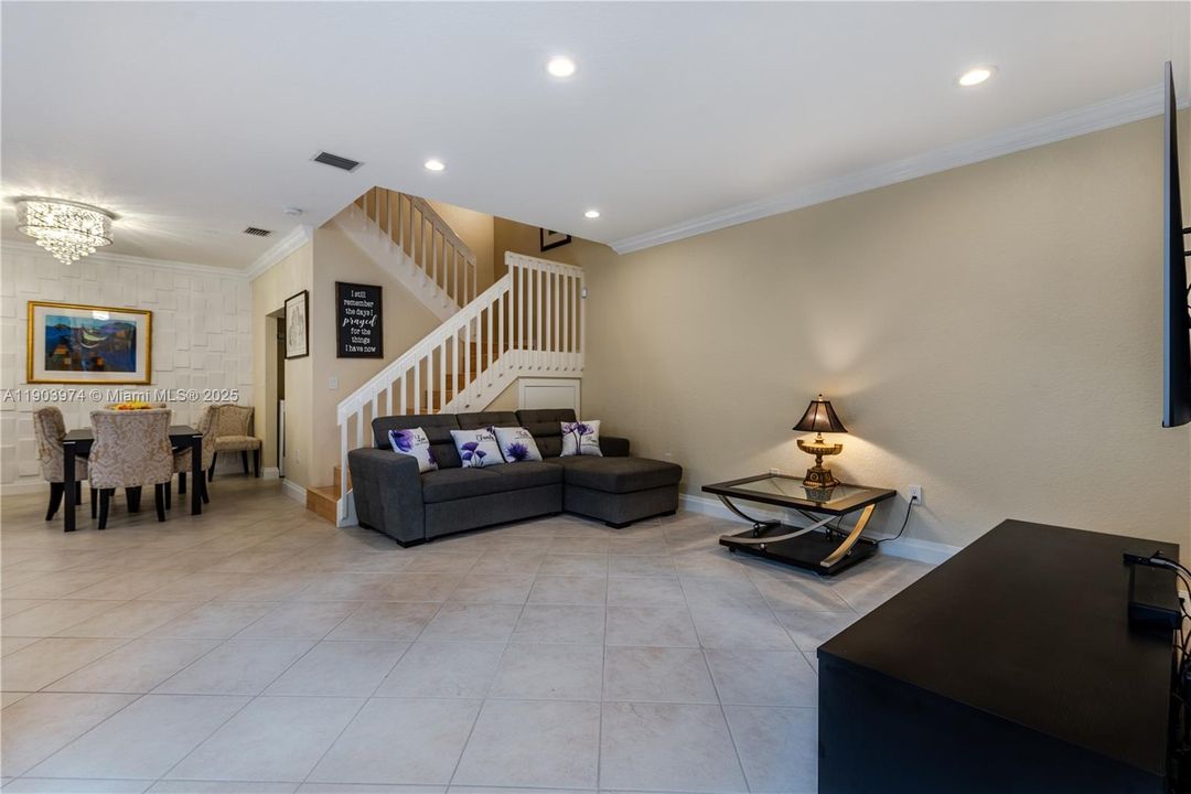 В аренду: $3,850 (2 спален, 2 ванн, 1748 Квадратных фут)