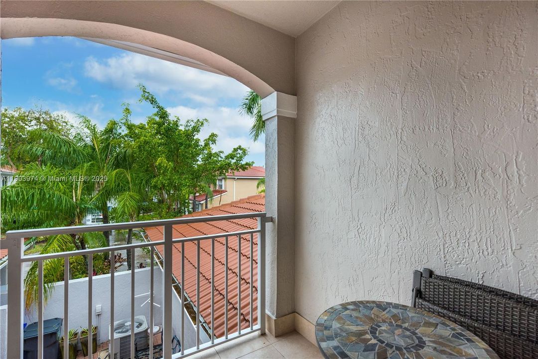 В аренду: $3,850 (2 спален, 2 ванн, 1748 Квадратных фут)