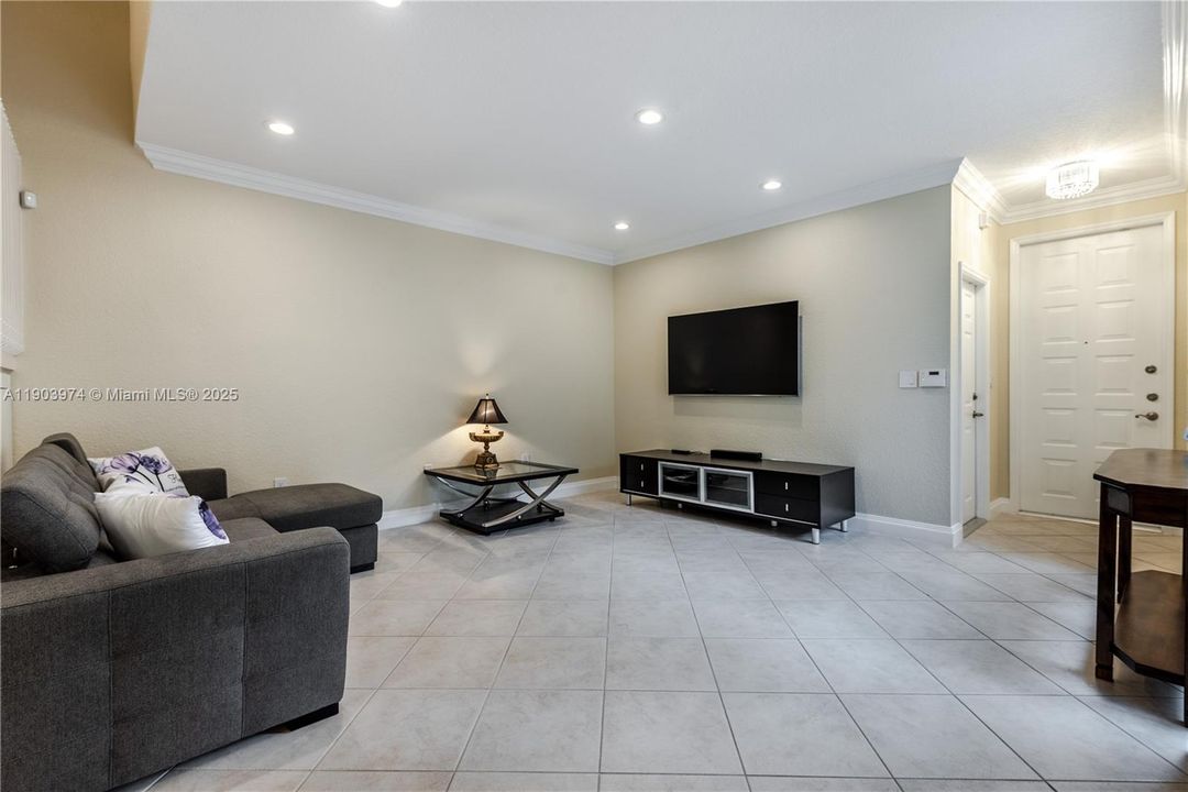 В аренду: $3,850 (2 спален, 2 ванн, 1748 Квадратных фут)