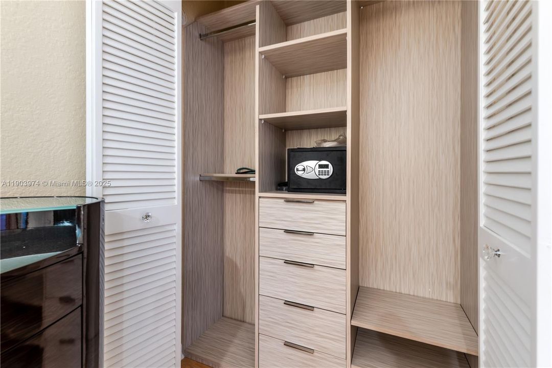 В аренду: $3,850 (2 спален, 2 ванн, 1748 Квадратных фут)