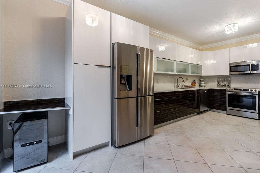 В аренду: $3,850 (2 спален, 2 ванн, 1748 Квадратных фут)