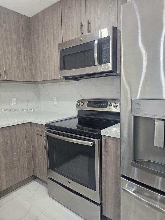 For Sale: $539,900 (3 beds, 2 baths, 1221 Square Feet)