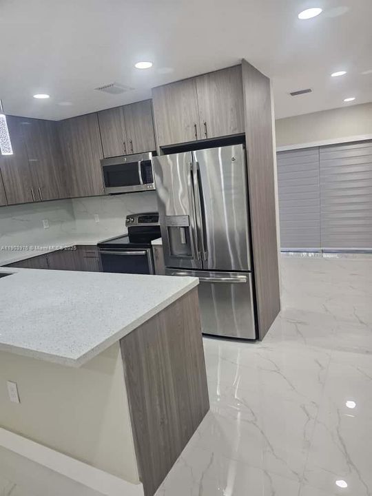 For Sale: $539,900 (3 beds, 2 baths, 1221 Square Feet)