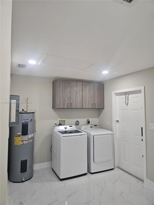 For Sale: $539,900 (3 beds, 2 baths, 1221 Square Feet)