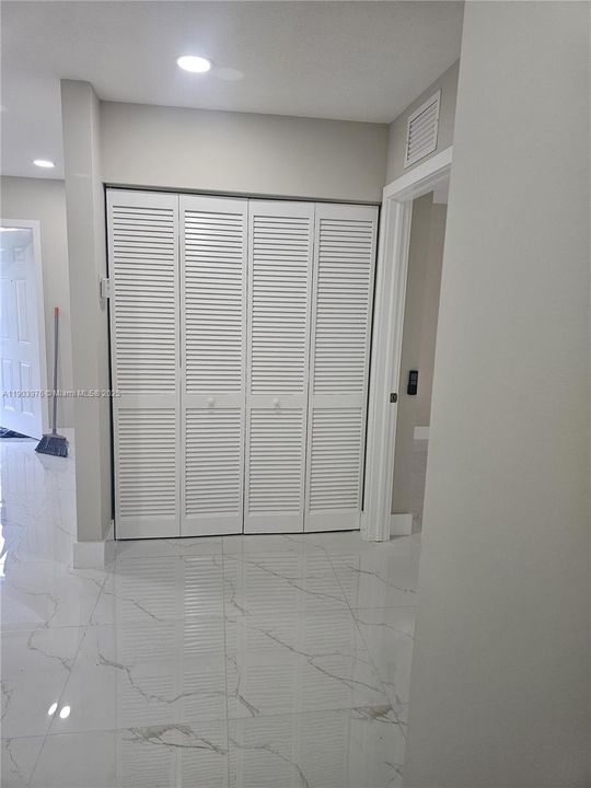 For Sale: $539,900 (3 beds, 2 baths, 1221 Square Feet)