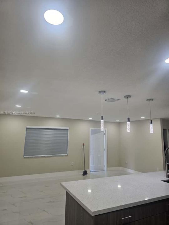 For Sale: $539,900 (3 beds, 2 baths, 1221 Square Feet)