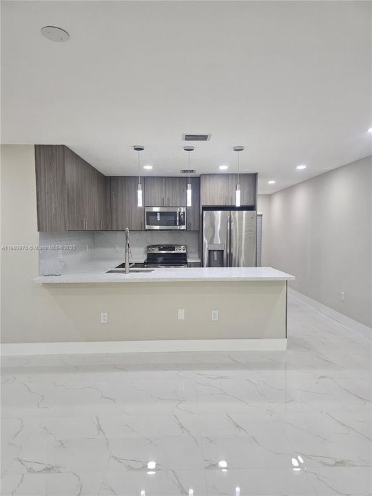 For Sale: $539,900 (3 beds, 2 baths, 1221 Square Feet)