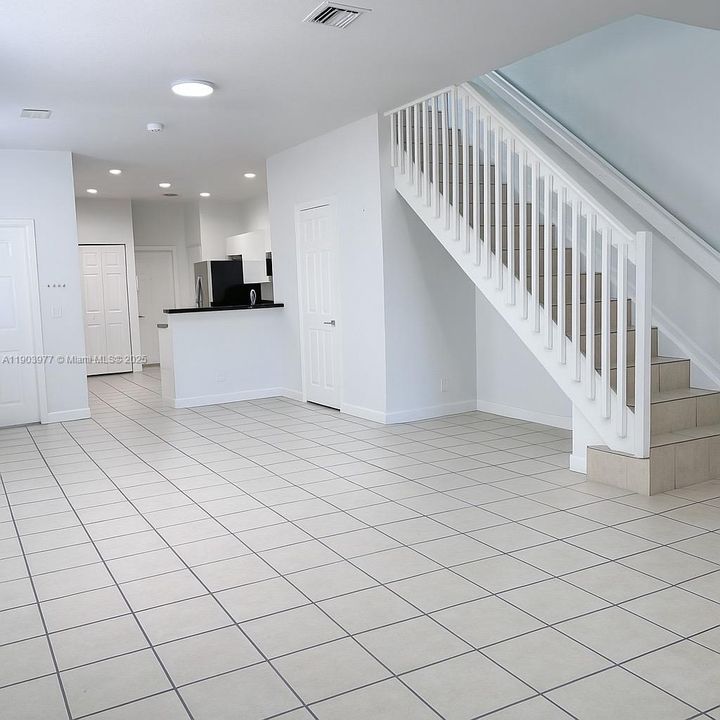 出租: $3,800 (4 贝兹, 2 浴室, 1790 平方英尺)