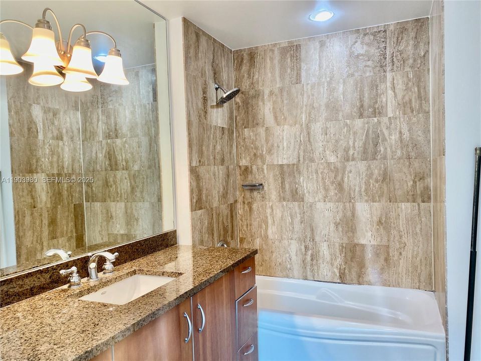 For Rent: $3,600 (2 beds, 2 baths, 1017 Square Feet)