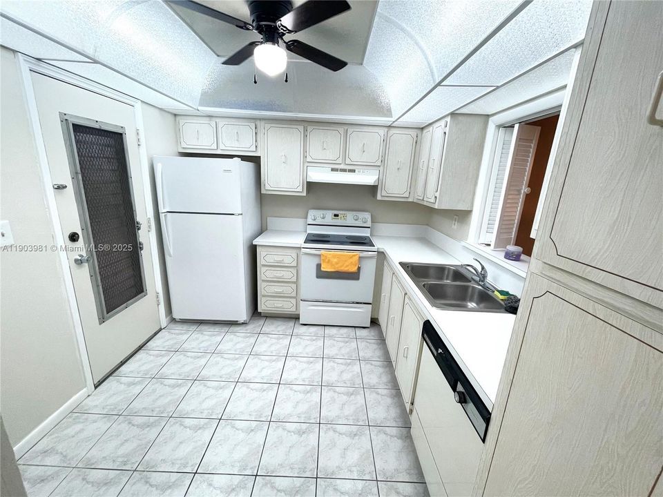 Activo con contrato: $1,500 (1 camas, 1 baños, 940 Pies cuadrados)